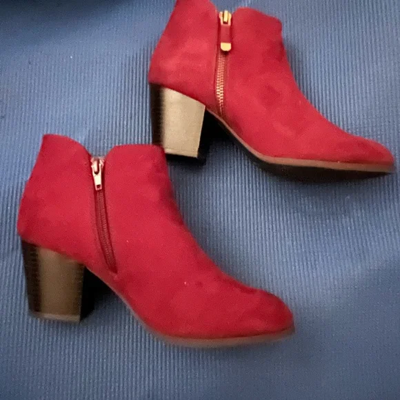 Maroon boots - Picture 3 of 4